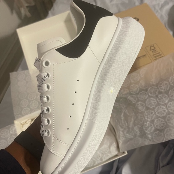 Brand new Alexander McQueen - Picture 6 of 16